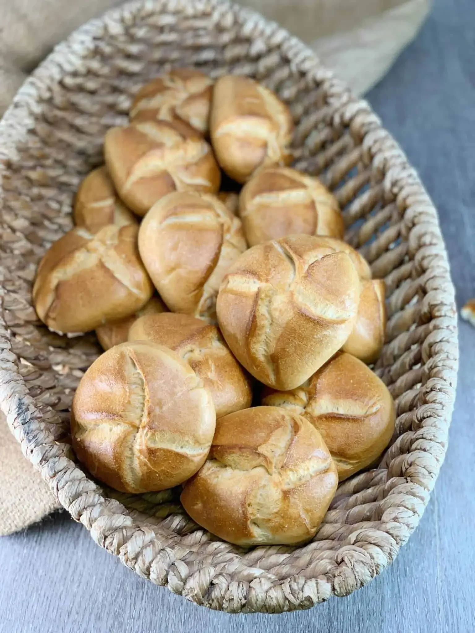 Dinkelhandsemmel mit 100% Dinkel aus Salzburg von der Bäckerei Bauer