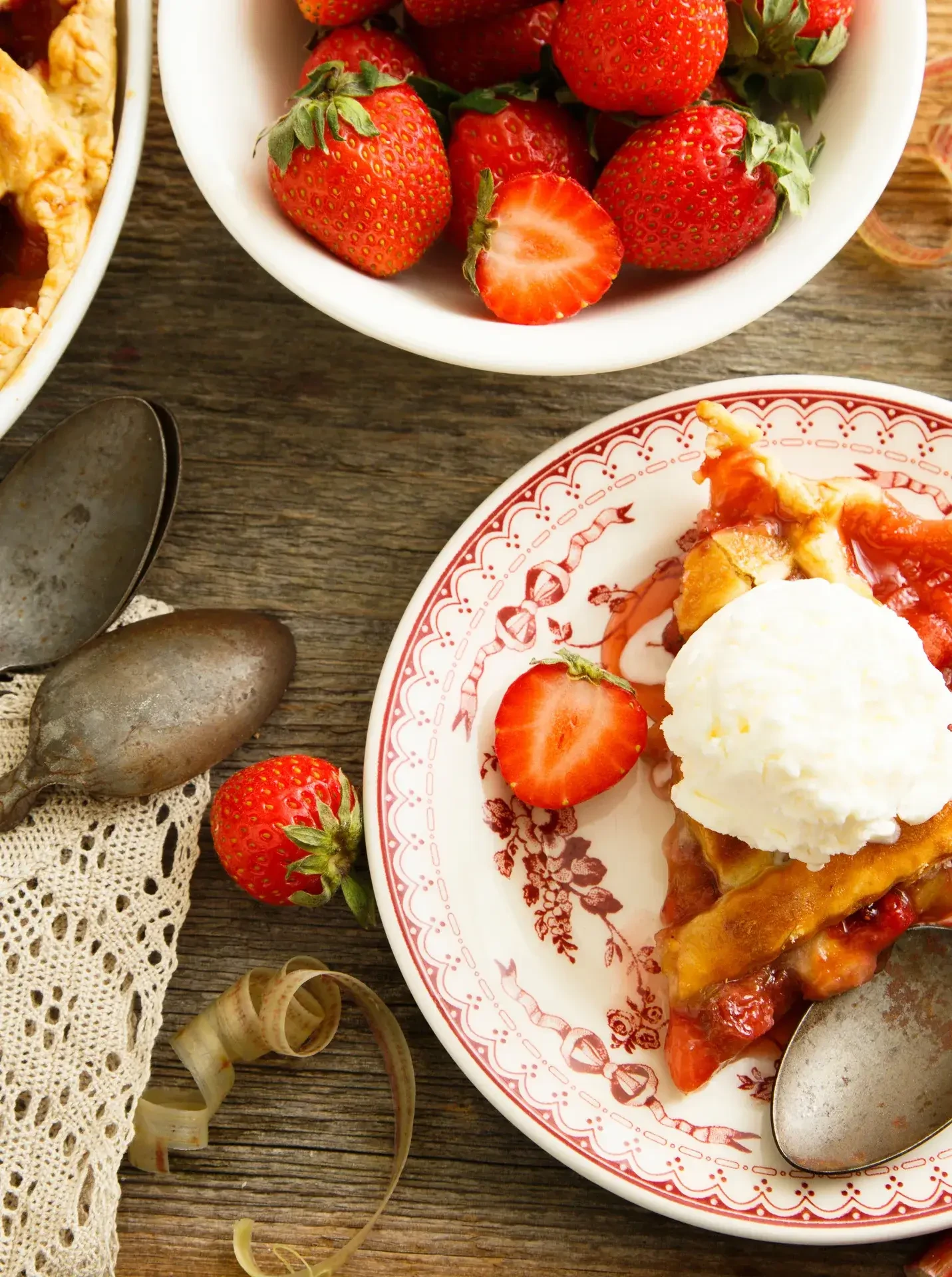 Rhabarbertarte mit Eis