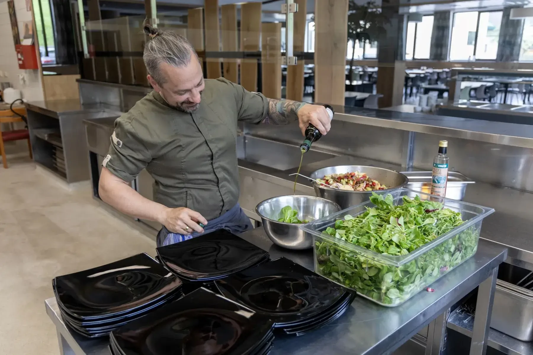 Alexander Floh Küchenchef bei Voglauer kocht für die Belegschaft täglich frisch. )