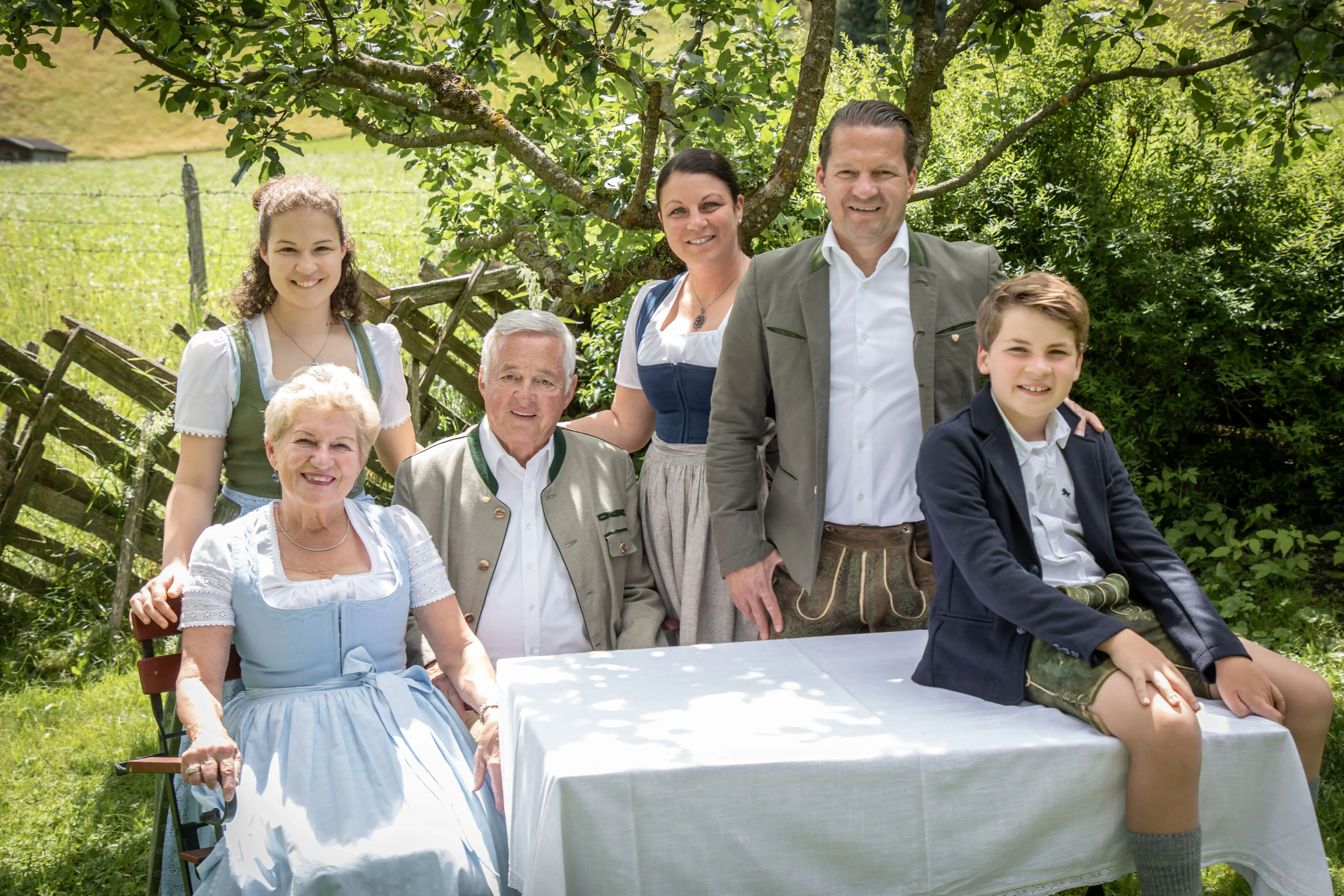  Familie Mayr freut sich über ihren Besuch im Rauriserhof