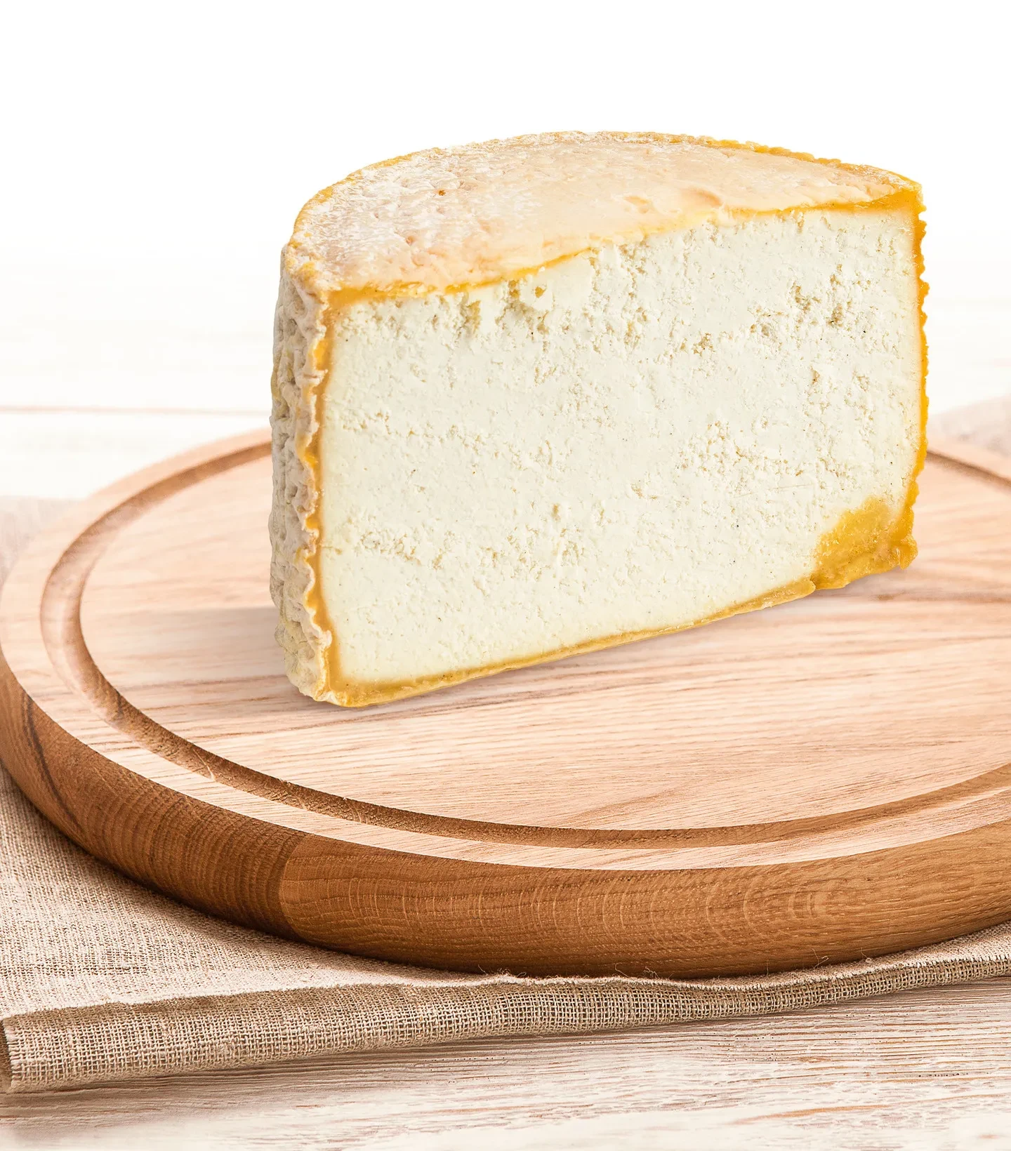 Ein halber Laib Sauerkäse